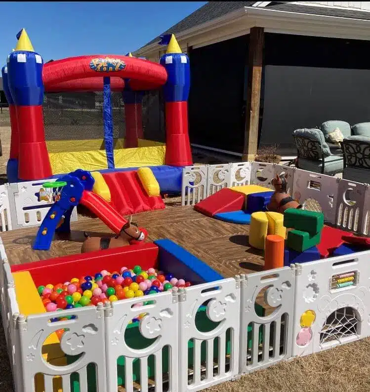 Ludogym en renta con temática de rodeo y castillo inflable en Guadalajara